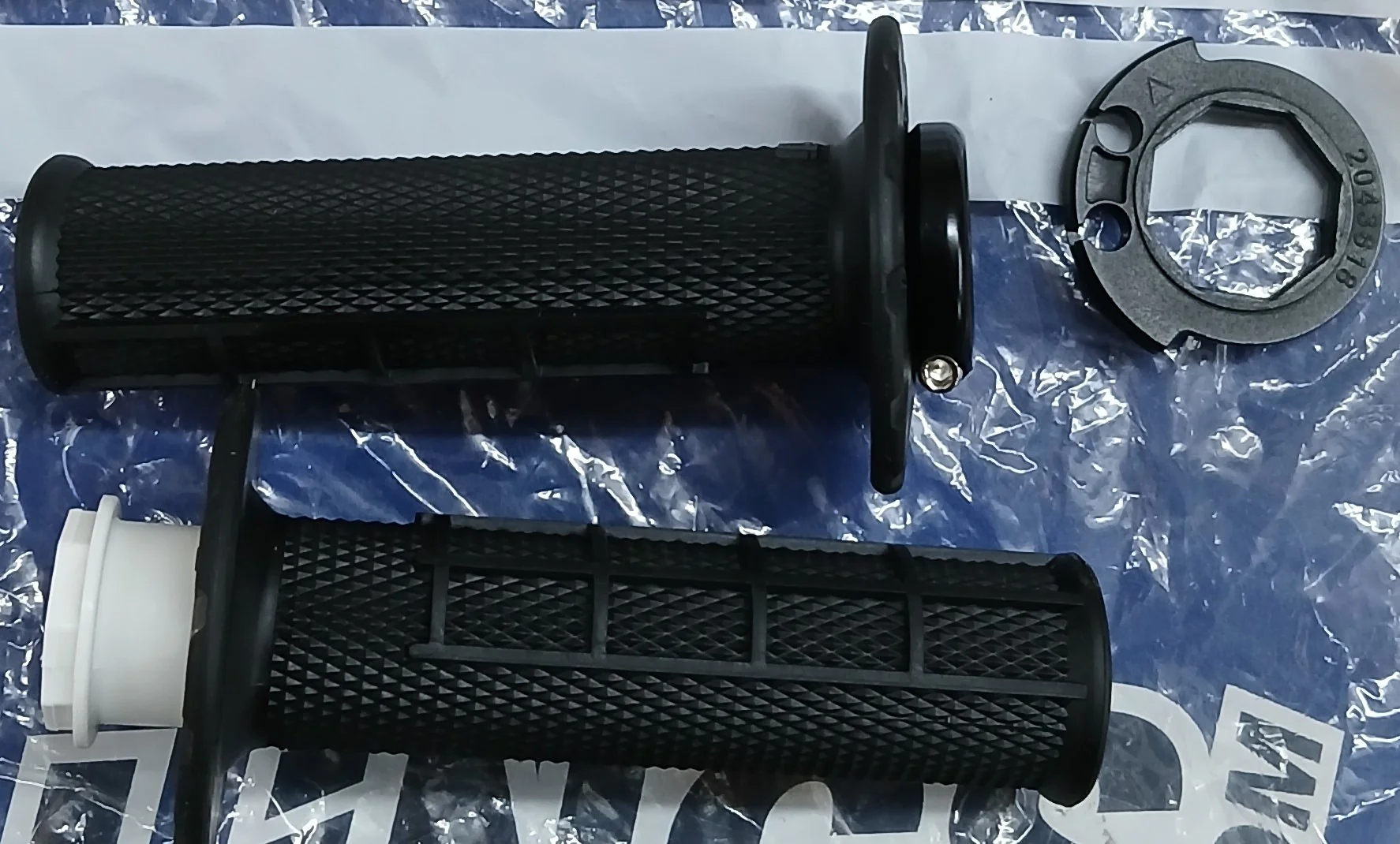 T2044357 | Handlebar Grip Assembly Kit